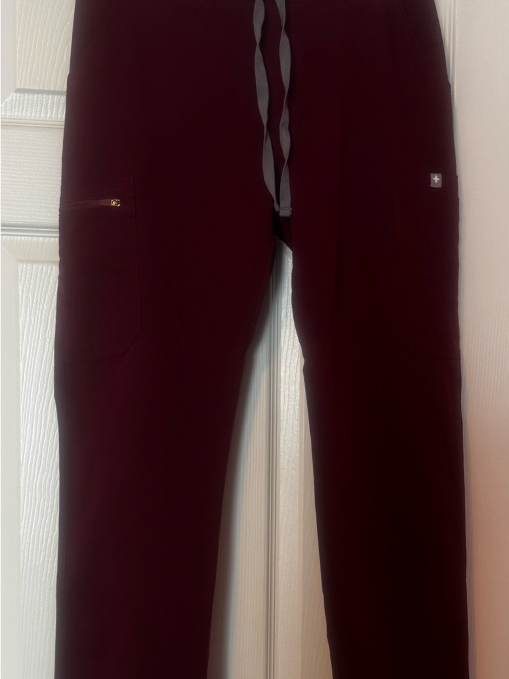 Figs Woman’s Yola Skinny pants-Burgundy
